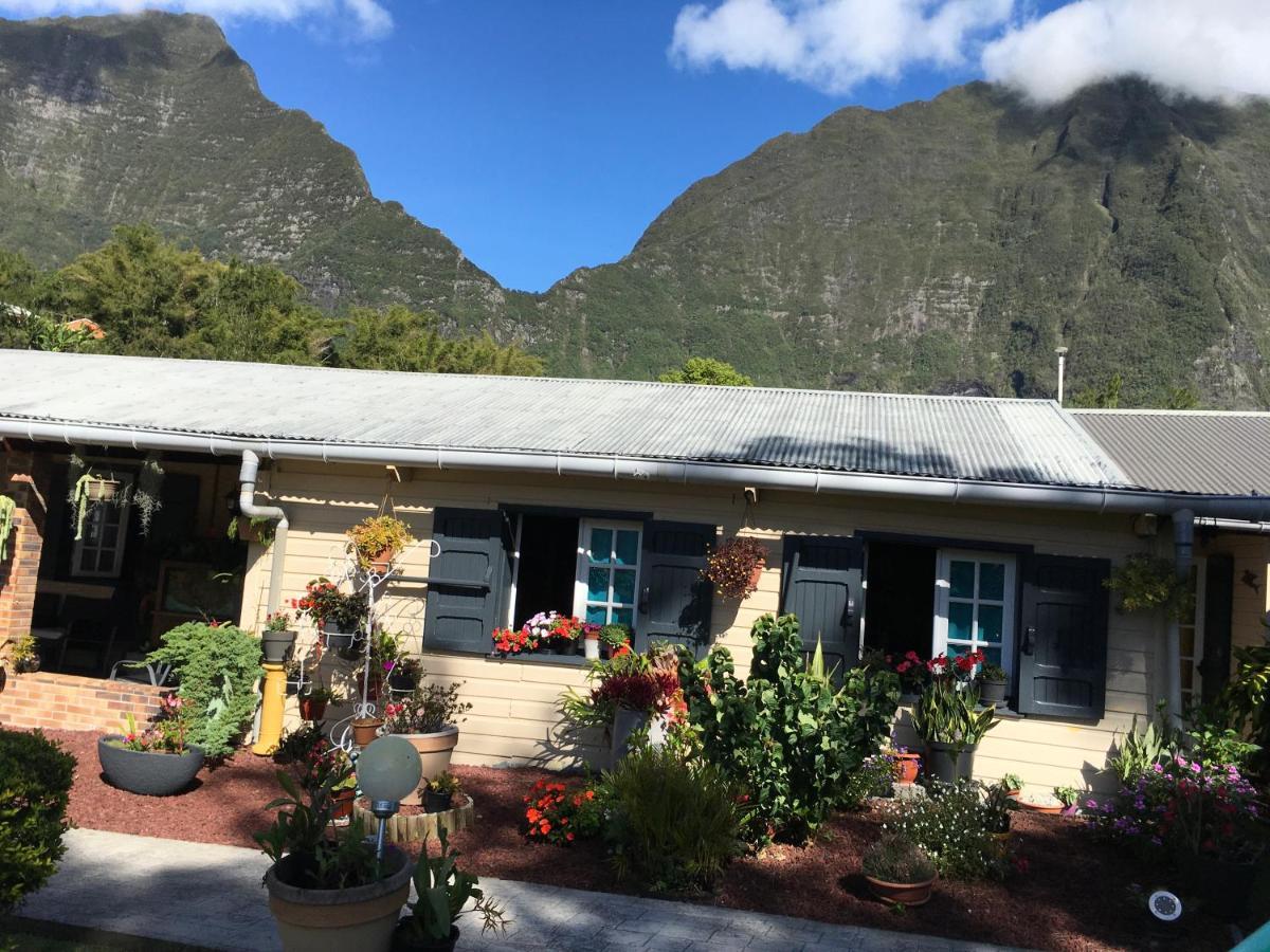 Ti Kaz Hoareau Bed & Breakfast Salazie Bagian luar foto