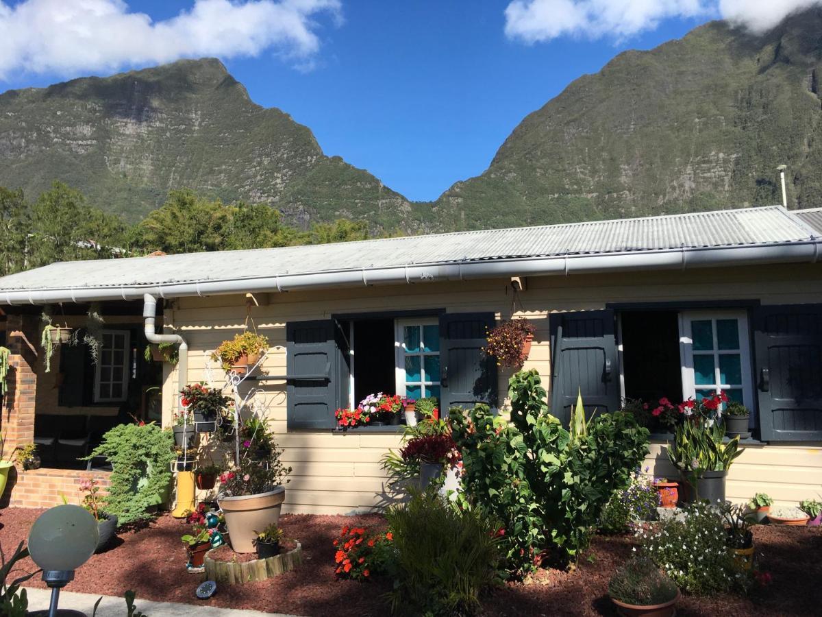 Ti Kaz Hoareau Bed & Breakfast Salazie Bagian luar foto
