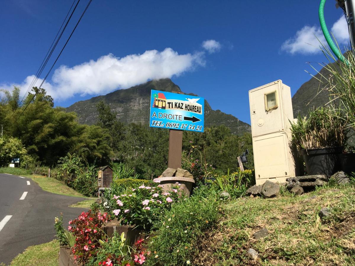 Ti Kaz Hoareau Bed & Breakfast Salazie Bagian luar foto